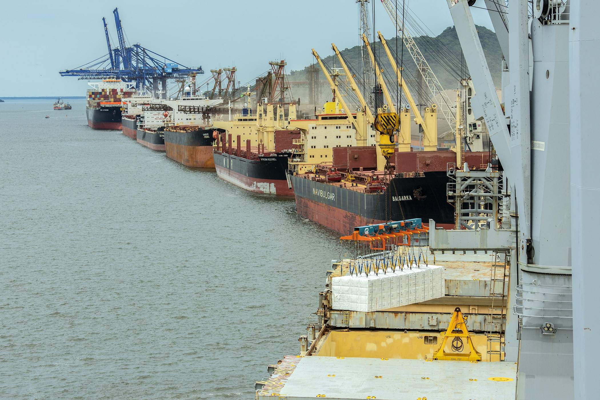 Nova escala do Porto de Paranaguá gera polêmica e enfrenta resistência dos trabalhadores.